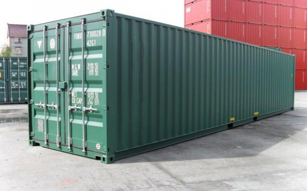 cek spesifikasi container 40 feet, ukuran kontainer 40 Feet panjang 40ft atau 12 m, lebar 8 ft atau 2.4 m, dan tinggi 9.6 ft atau 2.9 m, volume ruang sekitar 67.5 m3.