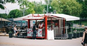 5 Desain Unik Mini Cafe Container 3 Desain cafe container mini kekinian MuvBox adalah salah satu konsep sederhana untuk menarik pelanggan. Lihat inspirasi desain mini cafe container Muvbox di sini. cafe kecil unik