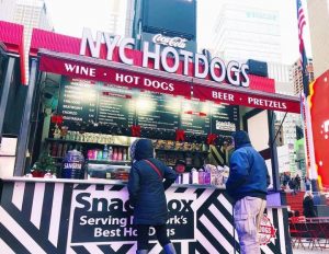 5 Desain Unik Mini Cafe Container 2 Desain cafe container mini kekinian SnackBox adalah salah satu konsep sederhana untuk menarik pelanggan. Lihat inspirasi desain mini cafe container SnackBox di sini. cafe kecil unik