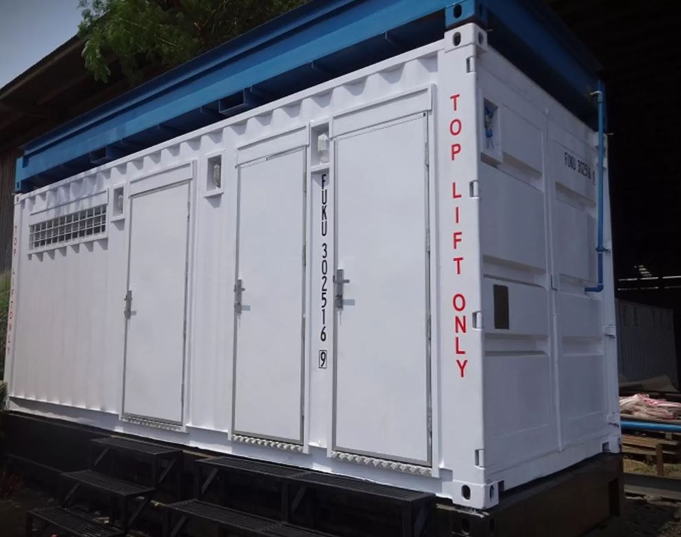 4 Hal Wajib Ada di Lokasi Proyek Konstruksi 3 toilet container proyek konstruksi , pagar pembatas proyek