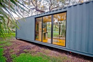 6 Ide Desain Container House Bikin Nyaman dan Estetik 3 sliding door container house