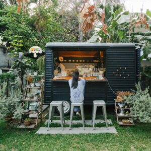 Kedai Container: 6 Ide Jualan Kreatif yang Menguntungkan 2 semi cafe container, desain cafe container, kafe kontainer, cafe kontainer