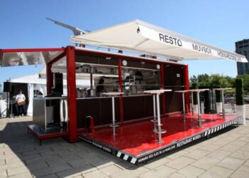 5 Ide Bisnis Container Cafe Minimalis Praktis & Ekonomis (desain container cafe dengan kanopi)