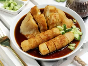 Explore Palembang: Panduan Makanan Tradisional, Budaya, dan Sejarah Kota 3 pempek palembang