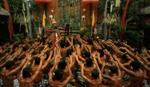 Sejarah Tari Kecak Bali & 5 Lokasi Pertunjukan Terbaik 6 sejarah tari kecak bali, tari kecak gwk, garuda wisnu kencana, tari kecak di gwk bali