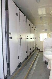 Toilet Prefab: 6 Keuntungan Menggunakannya di Lokasi Proyek 2 20 FEET TOILET FLAT PACK PORTABLE MODPACK DENGAN RAISED FLOOR 1