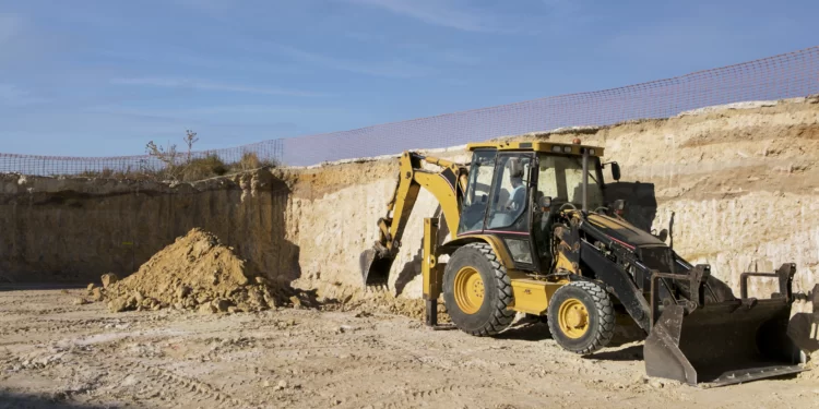 Backhoe Loader: Fungsi, Komponen, dan Cara Angkutnya 5 Alat Berat Backhoe Loader