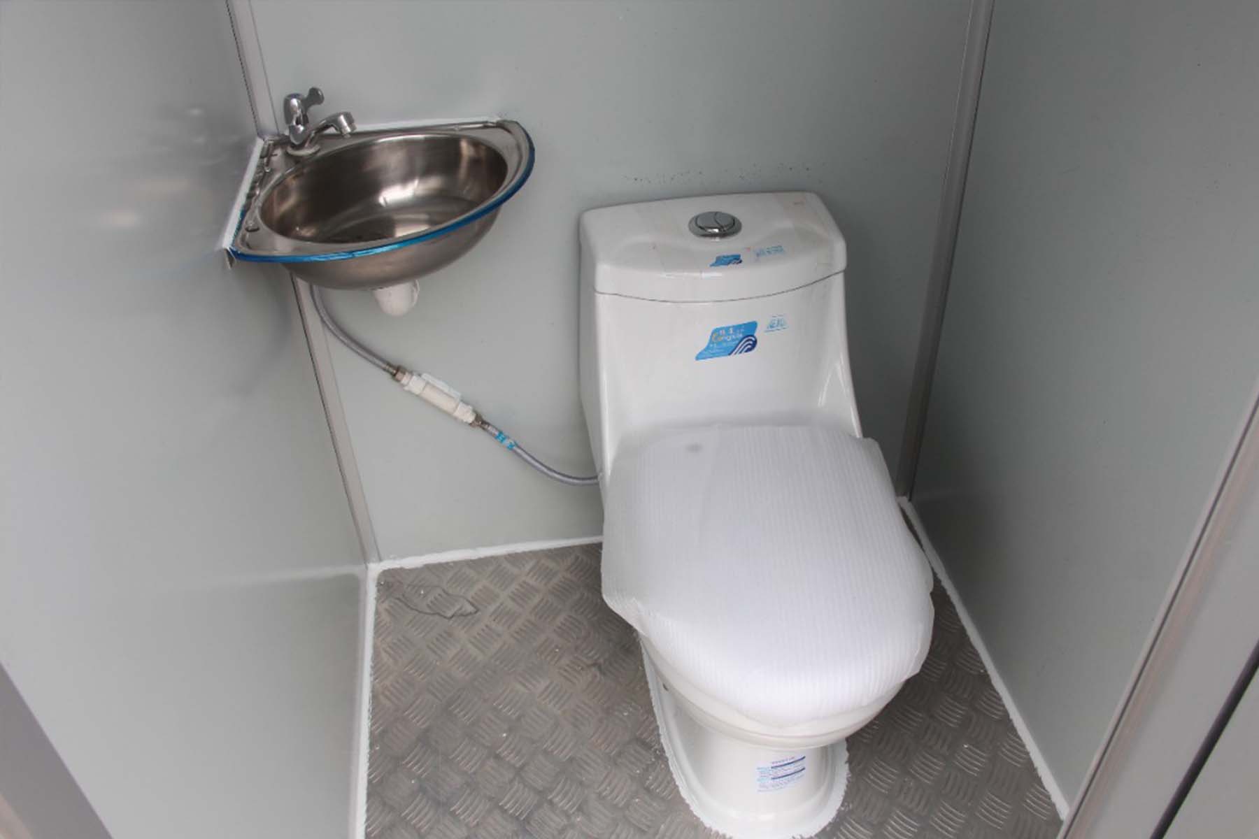 Desain Fasilitas MCK Minimalis Kontainer Modifikasi & Modular 7 Toilet Prefab