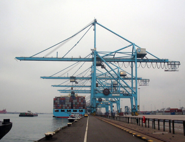 Alat Berat Pengangkut Kontainer: Crane, Stacker, Forklift, Gantry 6 Container Gantry Crane (CC)