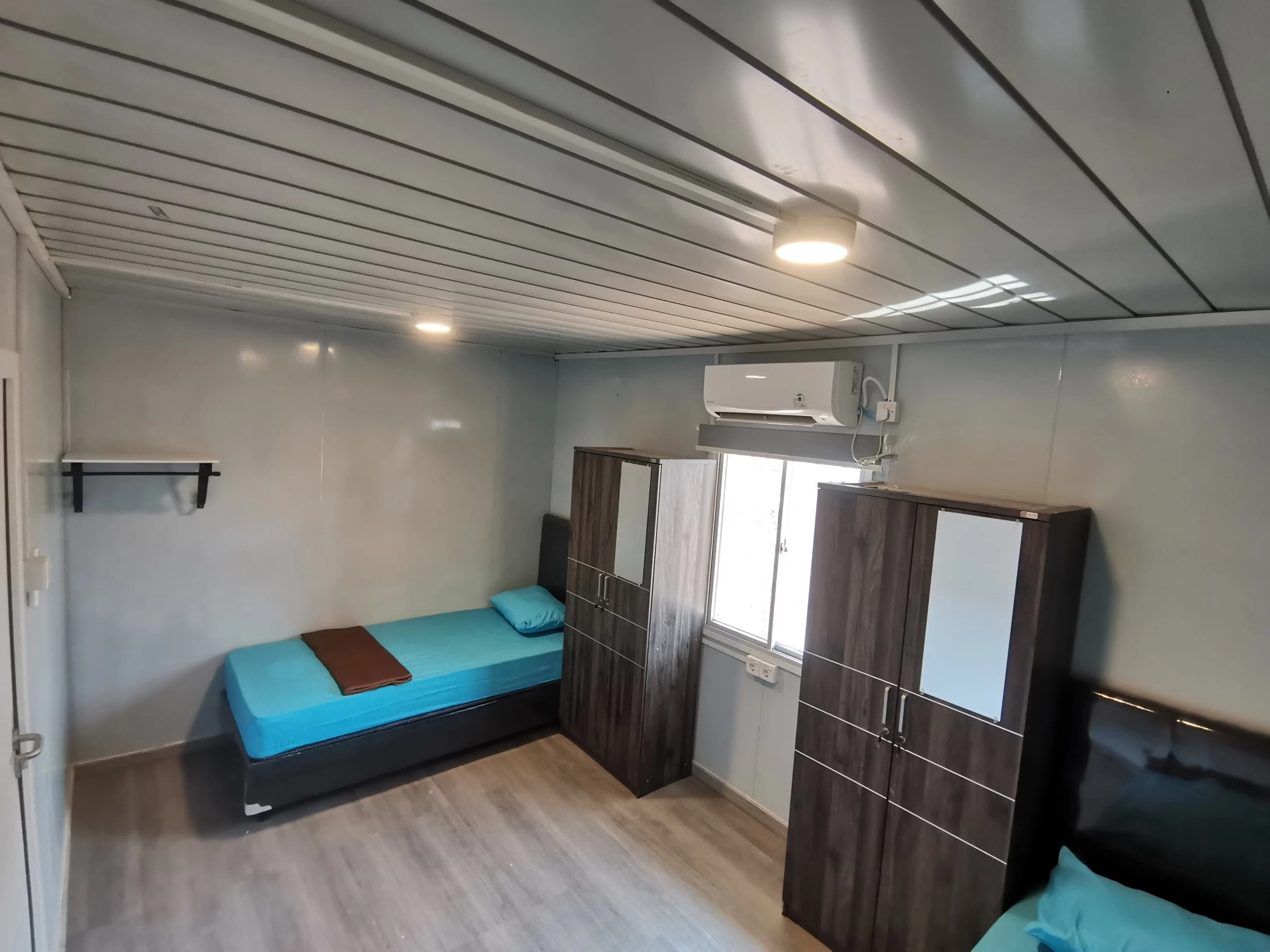 Desain Kamar Kontainer pada Bangunan Prefabrikasi Modular 6 Desain Kamar Kontainer Interior 5 scaled