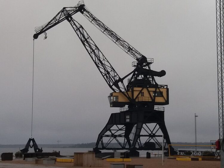 Alat Berat Pengangkut Kontainer: Crane, Stacker, Forklift, Gantry 2 Harbour Mobile Crane (HMC)