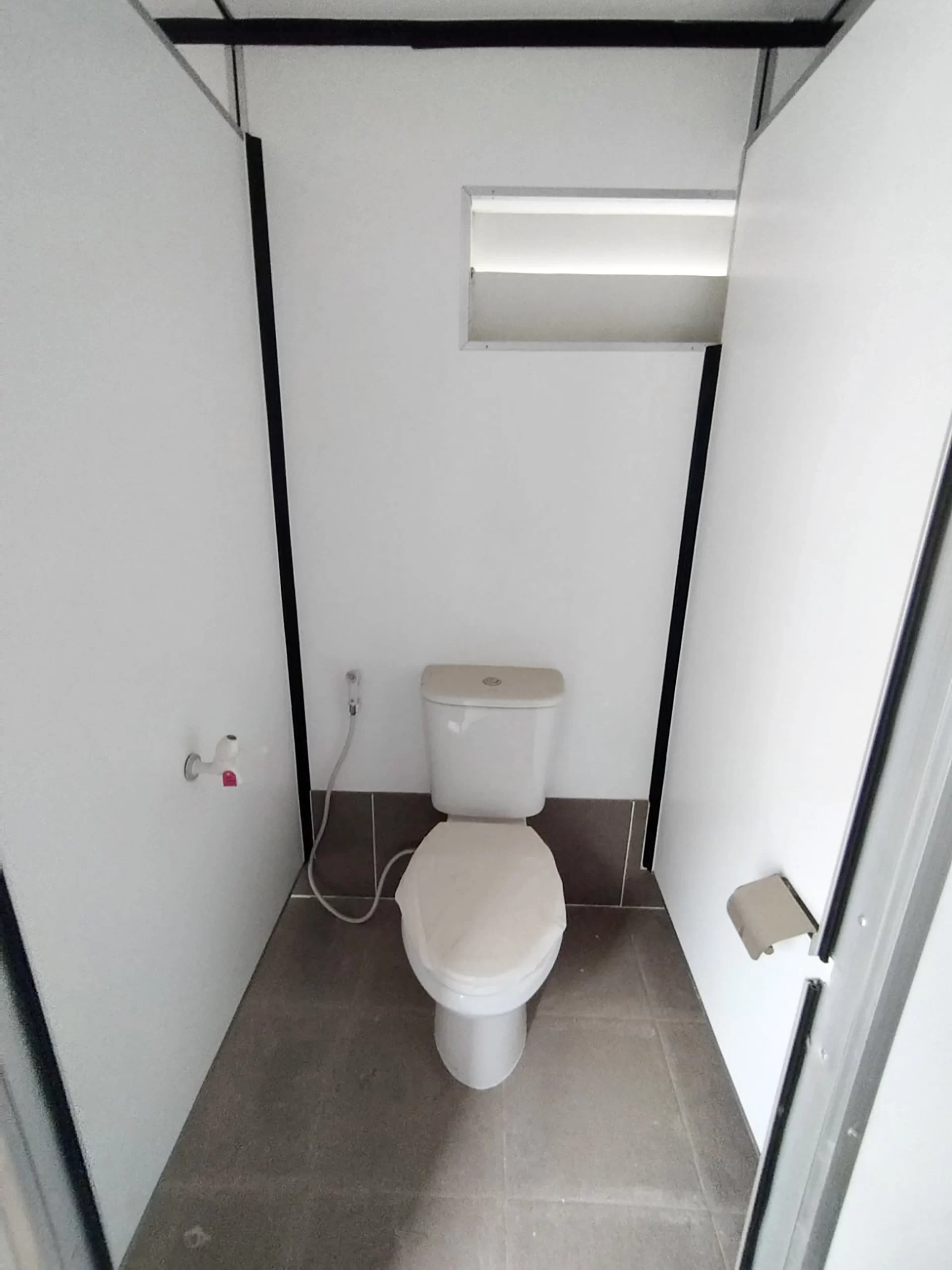Kontainer Modifikasi: Kantor, Gudang, Cafe, Booth, Toilet 26 Kontainer Modifikasi Toilet Indoor 2