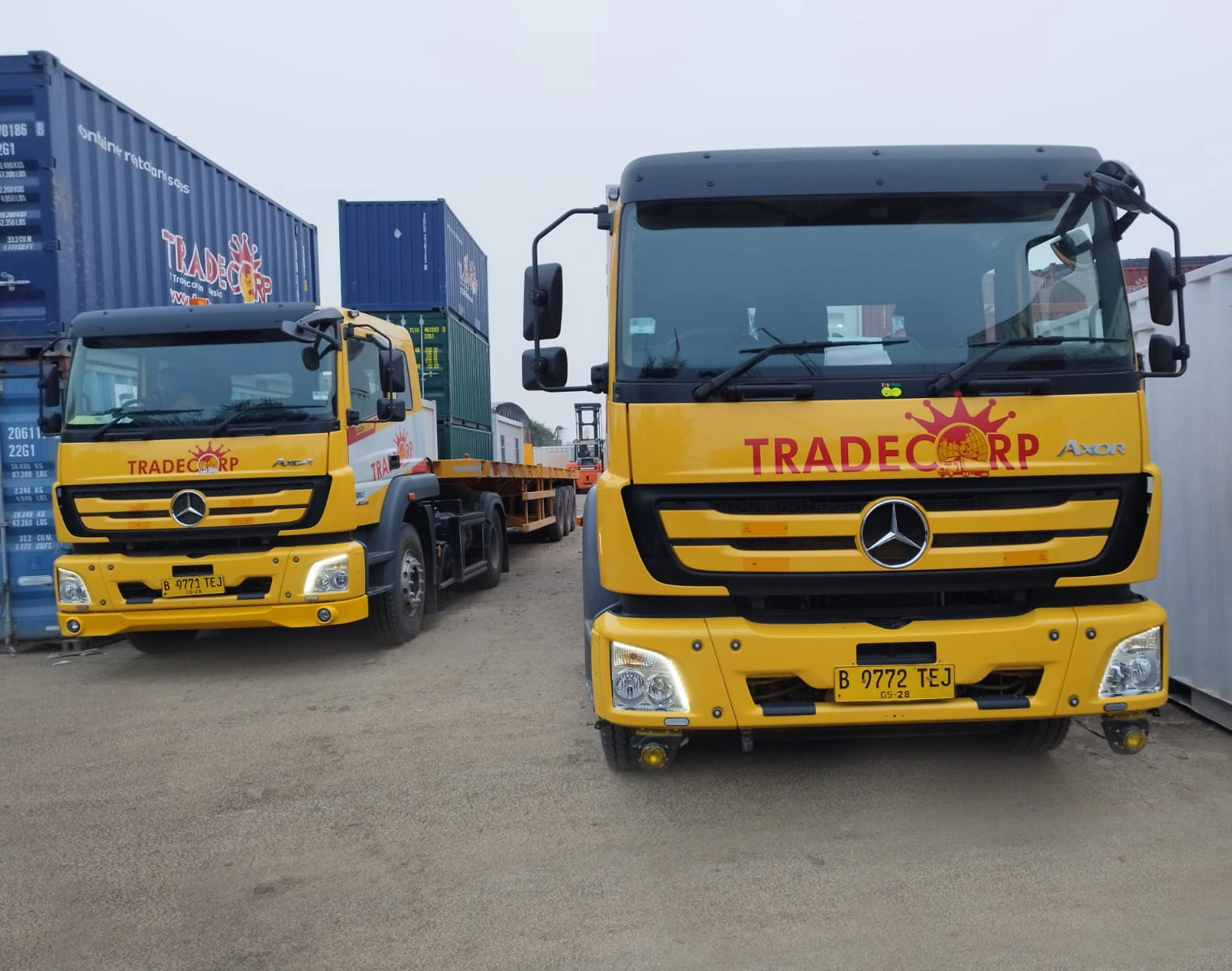 Mengenal ISO Tank Truck (Trailer) dan Bedanya dengan Tronton 3 Penggunaan truk trailer untuk angkut ISO tank container