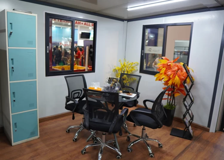 Rumah Peti Kemas dengan Model Minimalis, Cek Desainnya 33 ModHouse Indoor 9