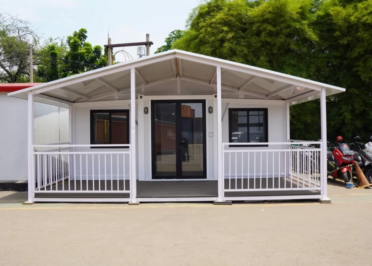 Rumah Peti Kemas dengan Model Minimalis, Cek Desainnya 30 ModHouse Outdoor 2