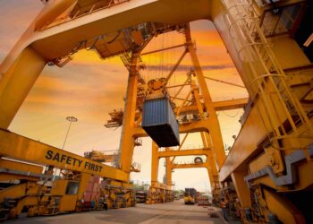 Arti Stevedoring Adalah Istilah Bongkar Muat di Pelabuhan