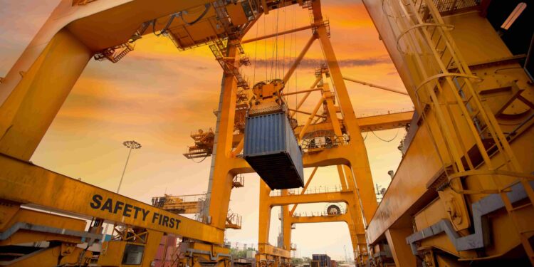Arti Stevedoring Adalah: Istilah Bongkar Muat di Pelabuhan 1 Arti Stevedoring Adalah Istilah Bongkar Muat di Pelabuhan