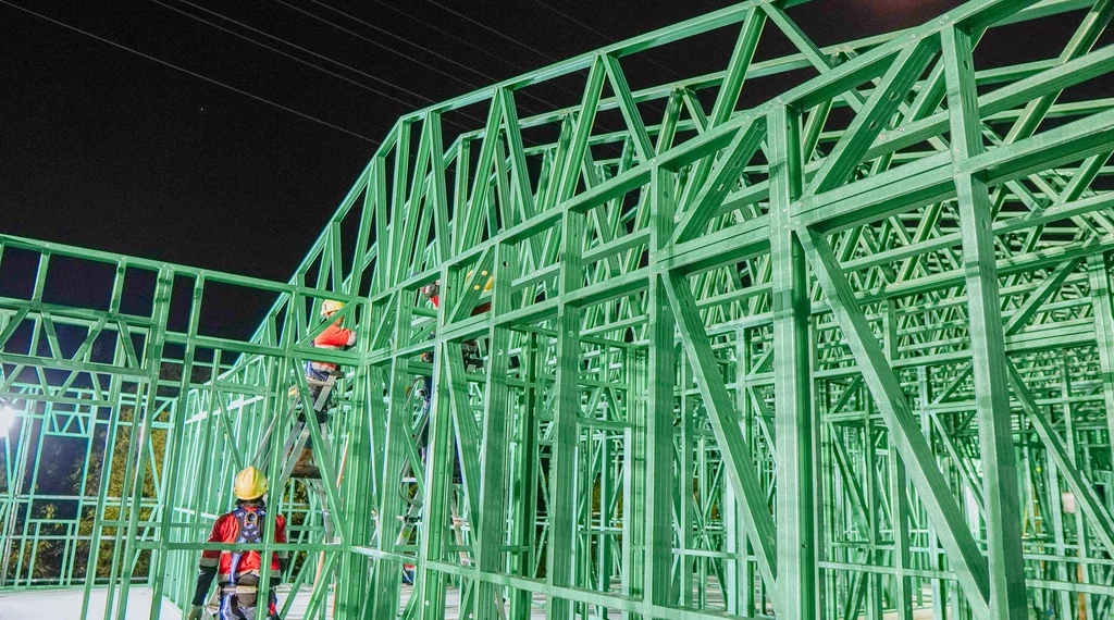 Steel Roof Framing: Cek Keuntungan & Bedanya dengan Truss 3 Alasan Gunakan Light Gauge Steel untuk Roof Framing