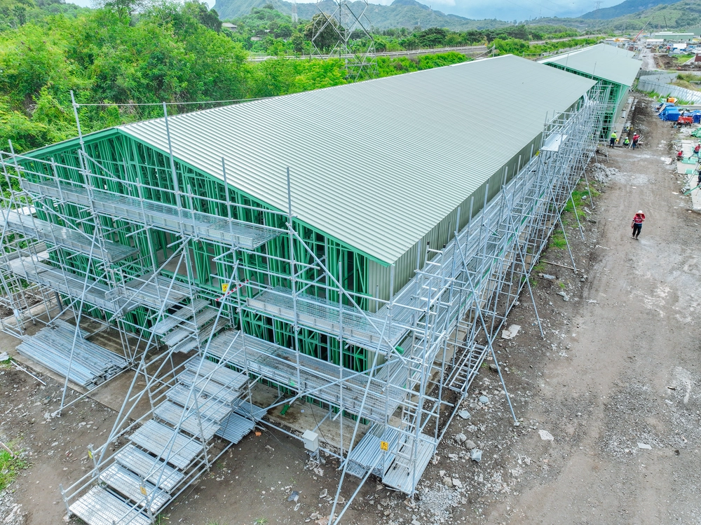 Roofing Systems: Komponen Atap dan Jenis-Jenisnya 2 Keunggulan Metal Roofing yang Tradecorp Gunakan untuk Bangunan LGS