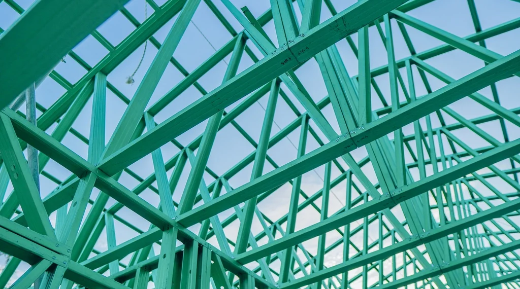 Steel Roof Framing: Cek Keuntungan & Bedanya dengan Truss 2 Keuntungan Steel Roof Framing sebagai Atap Bangunan