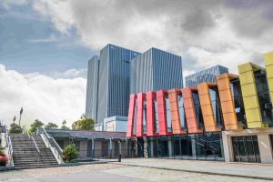 Cara Mudah Bangun Gedung Komersial di Lokasi Proyek! 2 Cara Mudah Bangun Gedung Komersial di Lokasi Proyek!