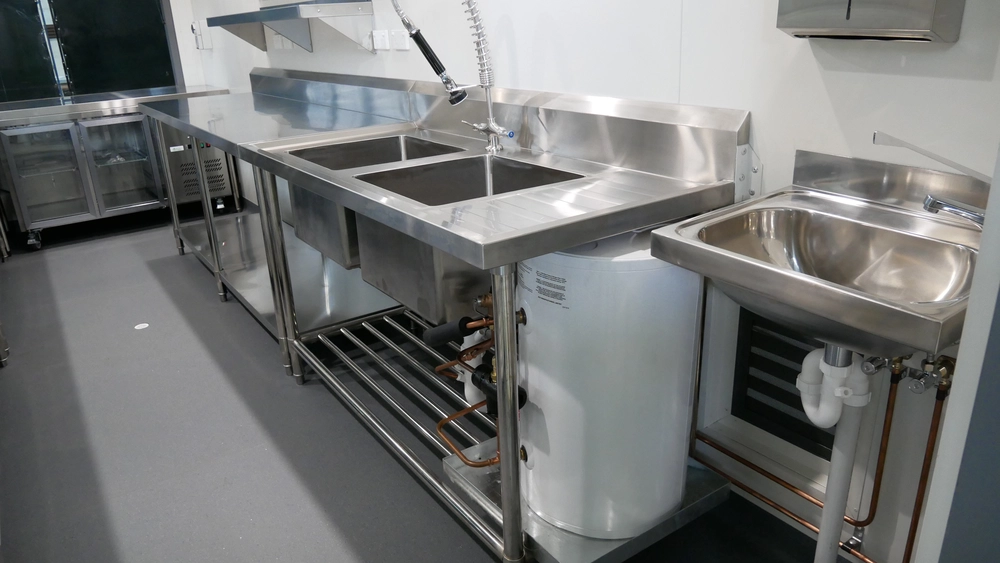 Desain Toko Roti dan Cafe Minimalis dari Kontainer Modifikasi 7 Desain Toko Roti dan Cafe Minimalis 6