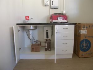 Fasilitas P3k di Tempat Kerja, Prosedur dan Solusi Bangunan! 13 Fasilitas P3k di Tempat Kerja, first aid room container, first aid rooms, first aid container, klinik container, klinik kontainer, ugd container, igd container