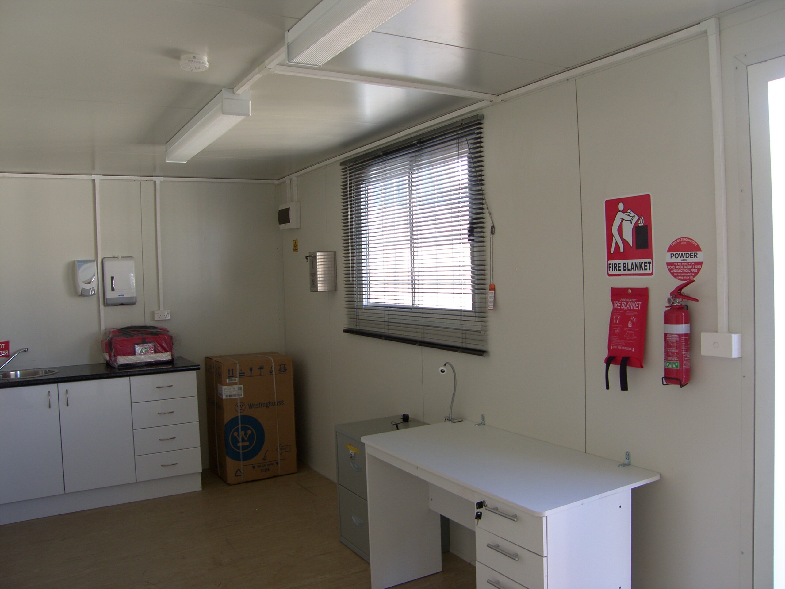 Custom Container Jadi Office, Mess, Toilet, Gudang, Bengkel 20 Fasilitas P3k di Tempat Kerja, first aid room container, first aid rooms, first aid container, klinik container, klinik kontainer, ugd container, igd container