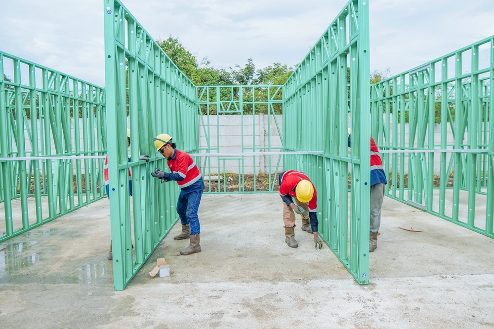 Jasa Konstruksi Baja dari Tradecorp, Seperti Apa Bangunannya? 2 Instalasi Rangka Baja Light Gauge Steel (LGS) 1 - Jasa Konstruksi Baja