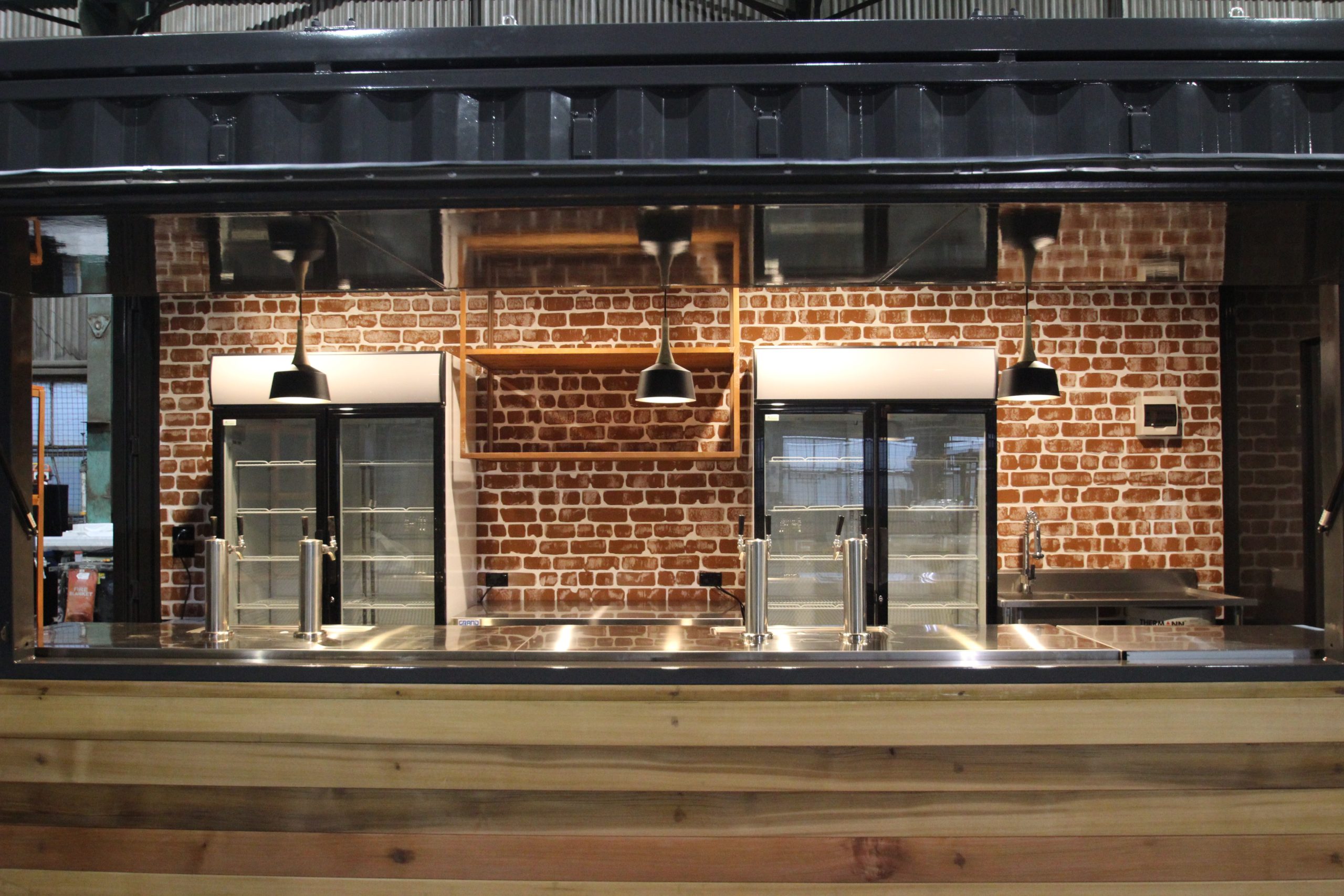 Konsep Cafe Outdoor Murah dari Kontainer Modifikasi 5 Konsep Cafe Outdoor Murah 4