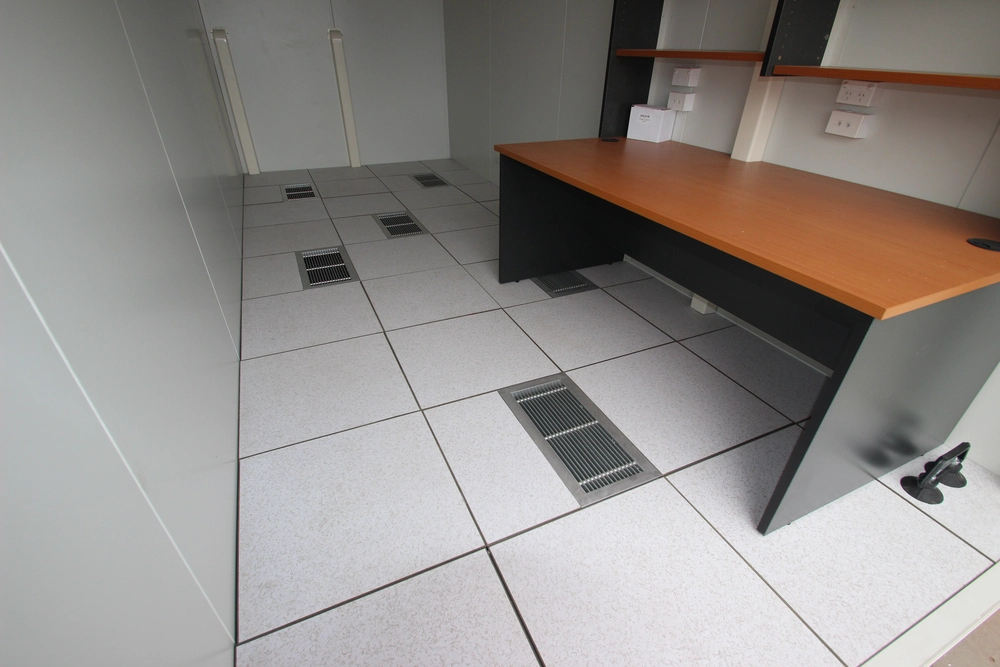 Office Server Room: Features and Container-Based Models 5 Ruang Server Kantor 4 (Office Server Room 4)