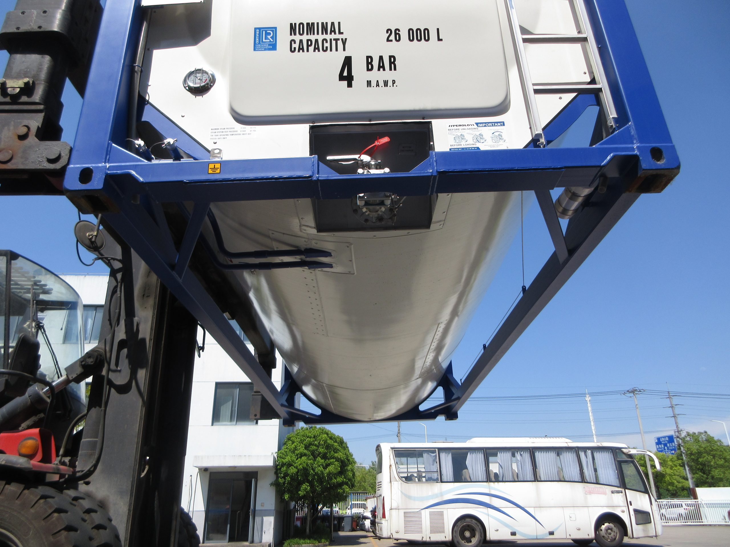 Tangki Minyak Goreng dari ISO Tank untuk Distribusi 4 Tangki Minyak Goreng dari ISO Tank 4