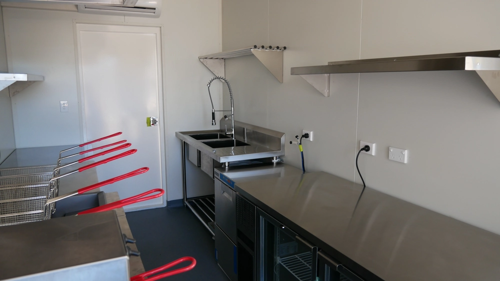 Kontainer Jualan Keren dalam Beragam Desain dan Ukuran 29 Kontainer Jualan Keren Kitchen Extension 4