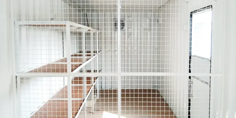Minimalist Storage Concept with Containers 4 Gudang Proyek dari Kontainer Modifikasi 3