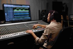 Studio Musik dari Kontainer Bekas, Ini 8 Kelebihannya 3 Studio Musik dari Kontainer Bekas, Ini 8 Kelebihannya