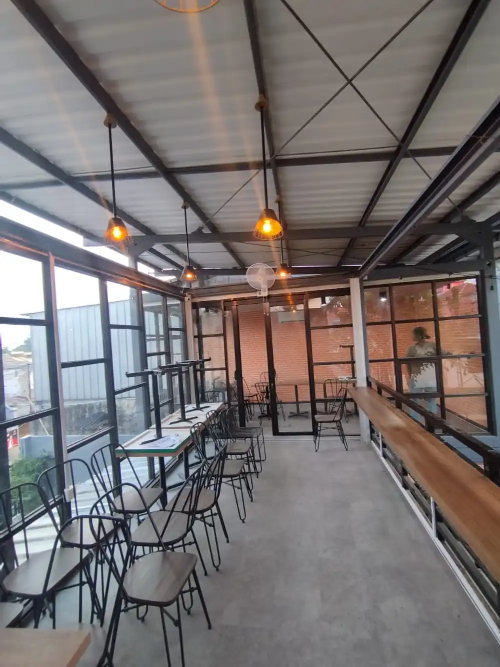 Desain Cafe Rangka Baja dengan Konsep Prefabrikasi Modular 4 Desain Cafe Rangka Baja dengan Konsep Prefabrikasi Modular 2