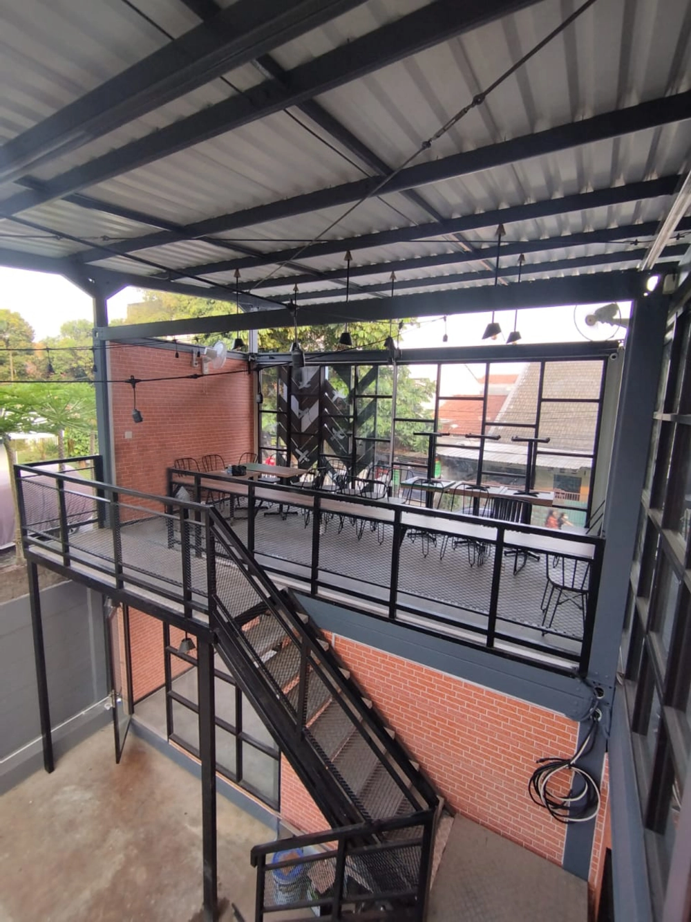 Desain Cafe Rangka Baja dengan Konsep Prefabrikasi Modular 5 Desain Cafe Rangka Baja dengan Konsep Prefabrikasi Modular 3