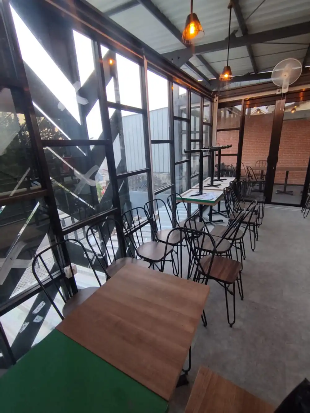 Desain Cafe Rangka Baja dengan Konsep Prefabrikasi Modular 6 Desain Cafe Rangka Baja dengan Konsep Prefabrikasi Modular 4