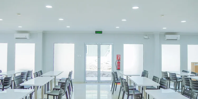 Konstruksi Baja Restoran Vs Kayu Mana yang Terbaik