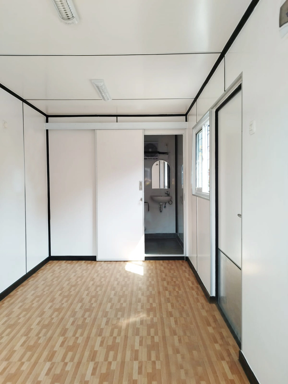 Container Bekas 20 Feet Pengiriman dan Custom, Cek Harga 12 Container 20 Feet sebagai Office Toilet 5