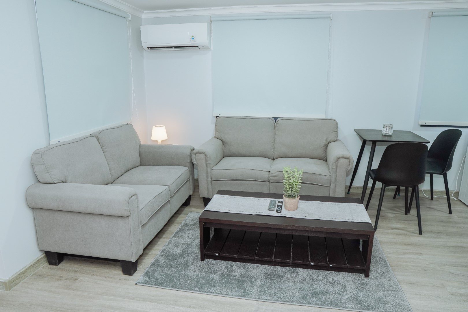 Model Rumah Prefab yang Cepat Dibangun & Tahan Gempa 9 Rumah Modular ModHouse Tradecorp Sisi Living Room 2