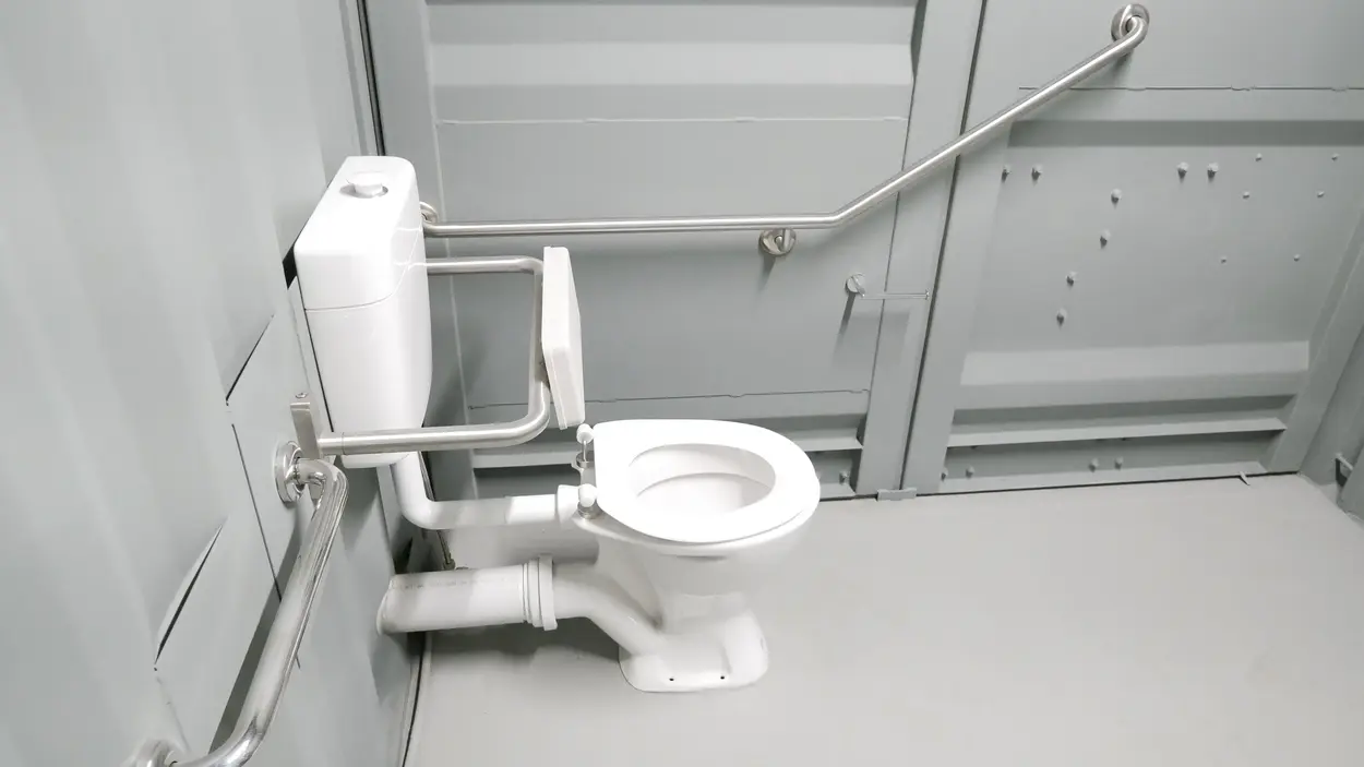 Desain Fasilitas MCK Minimalis Kontainer Modifikasi & Modular 6 Toilet untuk Disabilitas