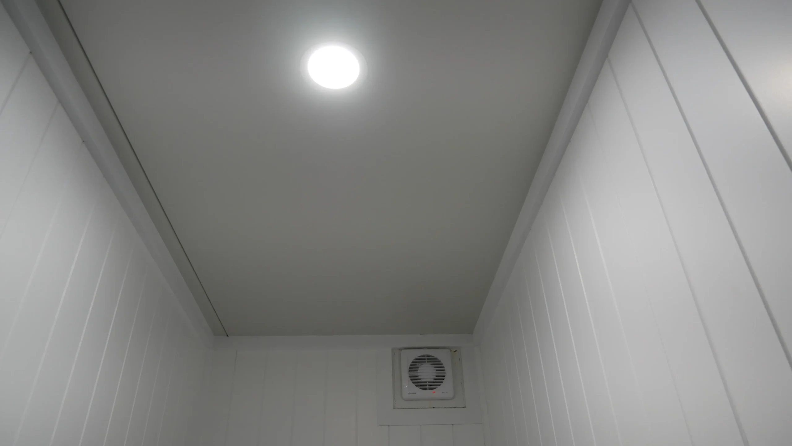 Toilet Umum Minimalis Modern: Kontainer Modifikasi & Modular 6 Toilet Umum Minimalis Modern 5 scaled