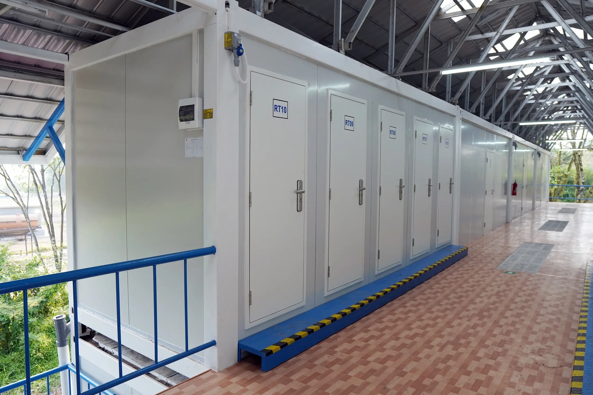 Toilet Umum Minimalis Modern: Kontainer Modifikasi & Modular 8 Toilet Umum Minimalis Modern dari Modular 1