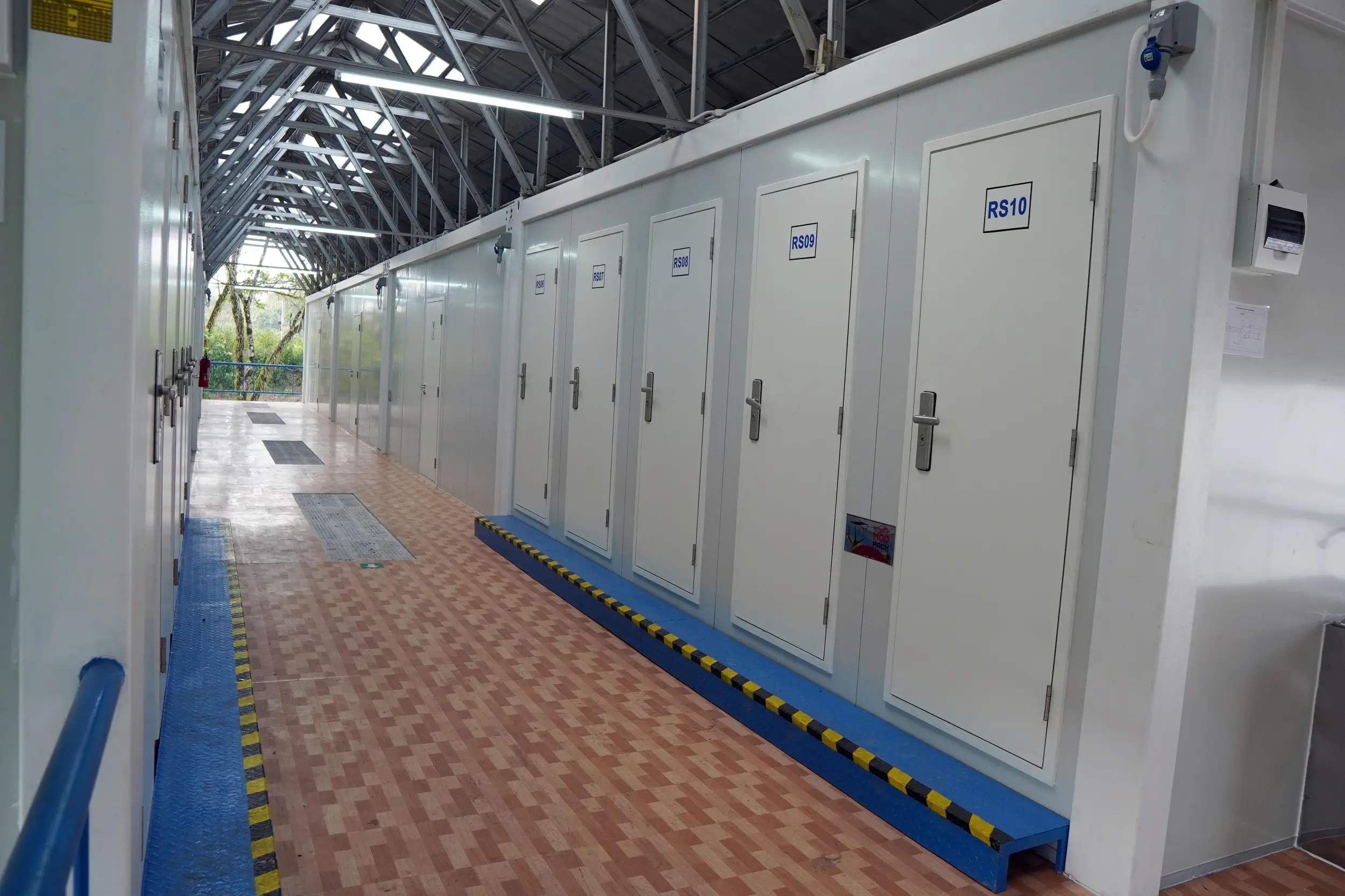 Toilet Umum Minimalis Modern: Kontainer Modifikasi & Modular 9 Toilet Umum Minimalis Modern dari Modular 2