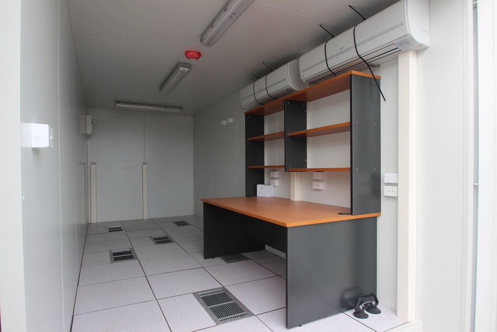 Server Room CCTV yang Terbuat dari Kontainer Modifikasi 7 Server Room CCTV yang Terbuat dari Kontainer Modifikasi 7