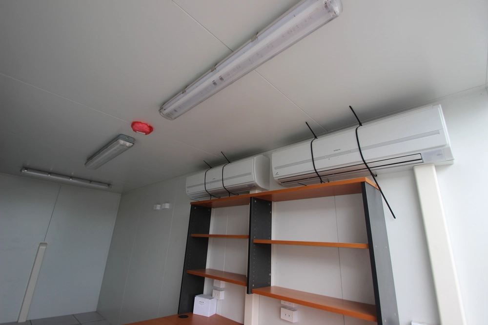 Server Room CCTV yang Terbuat dari Kontainer Modifikasi 8 Server Room CCTV yang Terbuat dari Kontainer Modifikasi 8